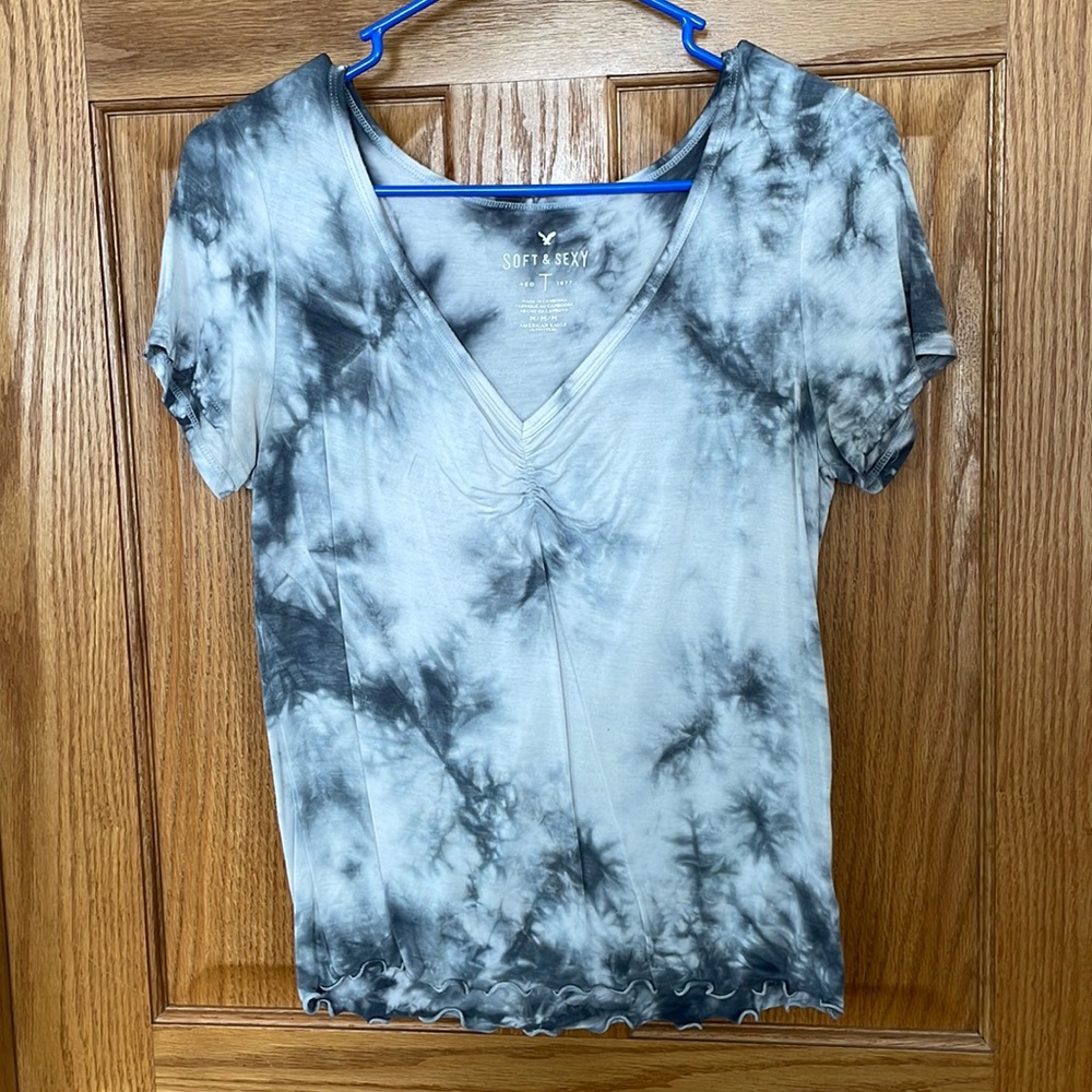American Eagle Soft and Sexy tee with ruching on the bottom and a v cut neck